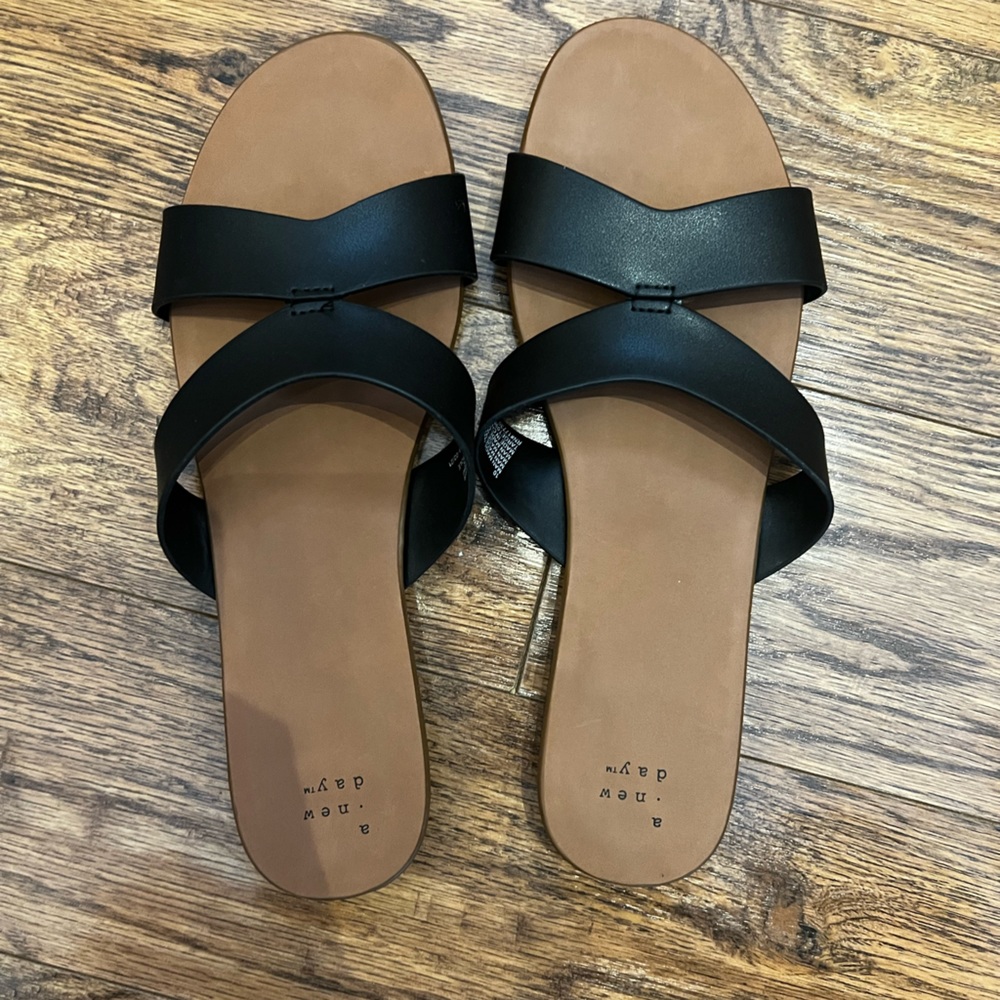 NWT Women’s sandals